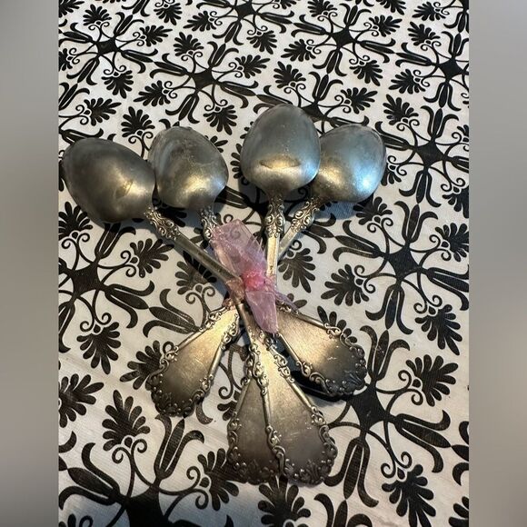 Set of 4 - 1847 Rogers Bros Berkshire serving spoons - Picture 2 of 3